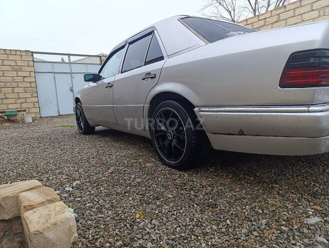 Mercedes 280 E-15
