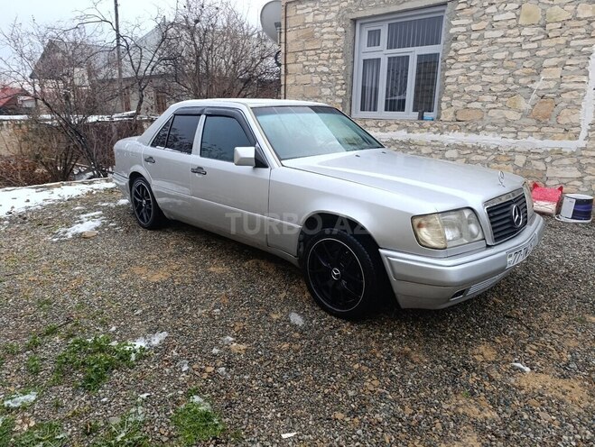 Mercedes 280 E-16