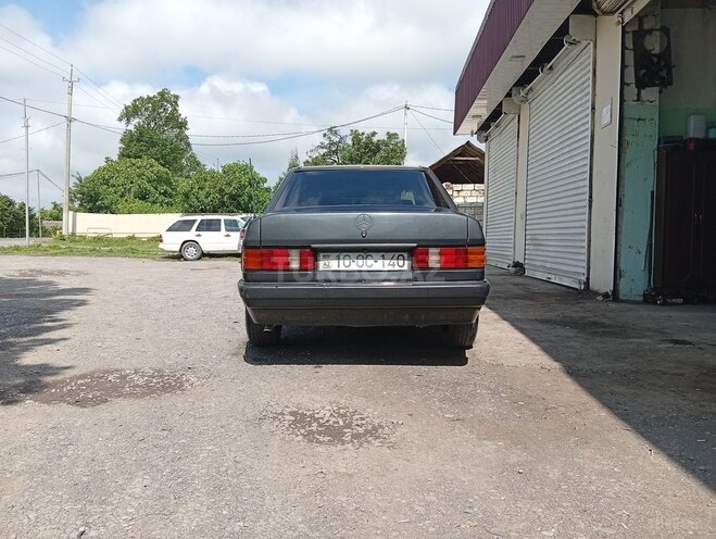 Mercedes 190-4