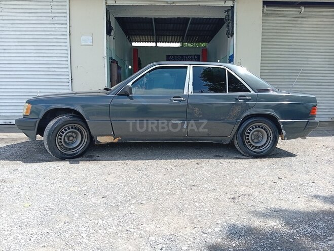 Mercedes 190-2