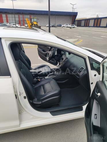Kia Cerato-5