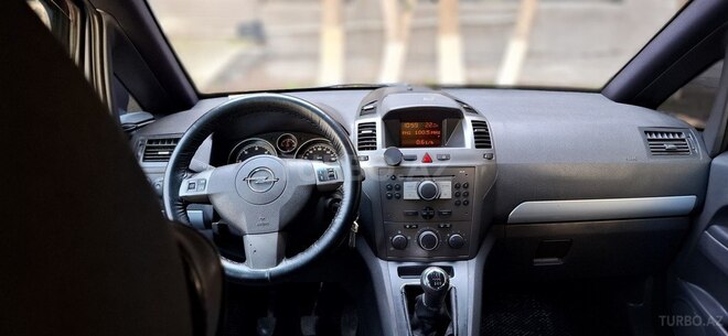Opel Zafira-5