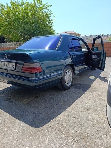 Mercedes 220 E-11