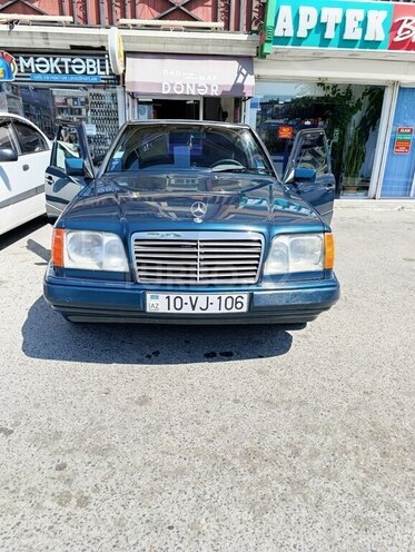 Mercedes 220 E-12