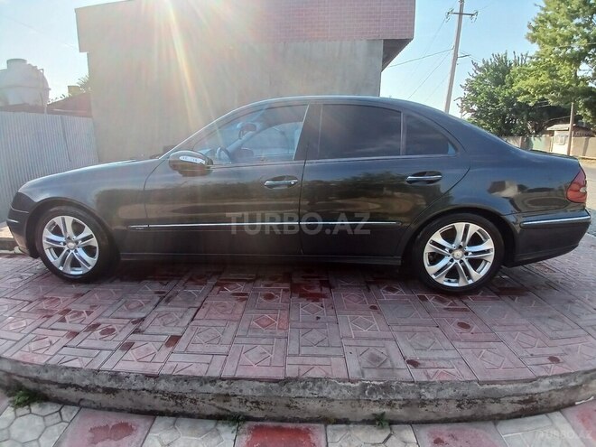 Mercedes E 270-2