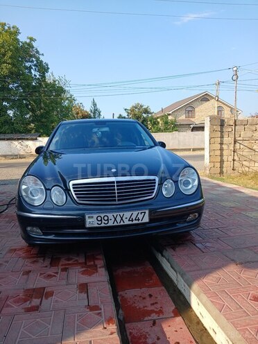 Mercedes E 270-1