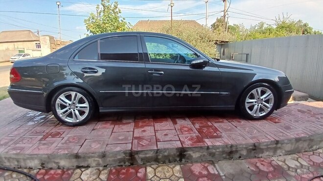 Mercedes E 270-3