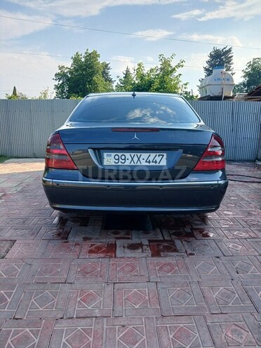 Mercedes E 270-4