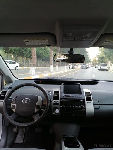 Toyota Prius-5