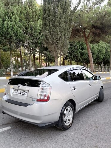 Toyota Prius-4