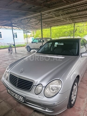 Mercedes E 220-1