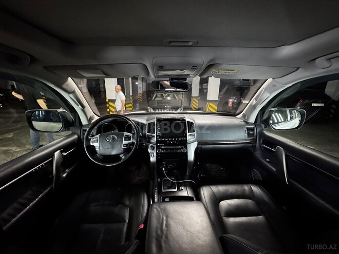 Toyota Land Cruiser-7
