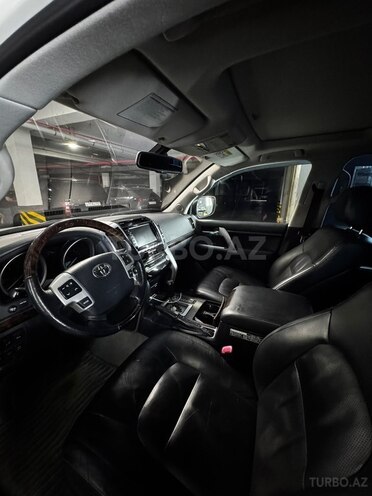 Toyota Land Cruiser-8
