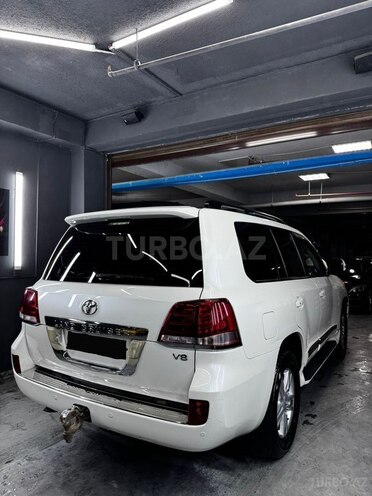 Toyota Land Cruiser-6