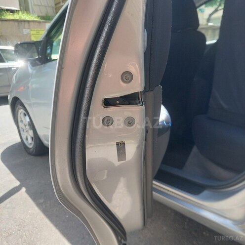 Toyota Prius-18
