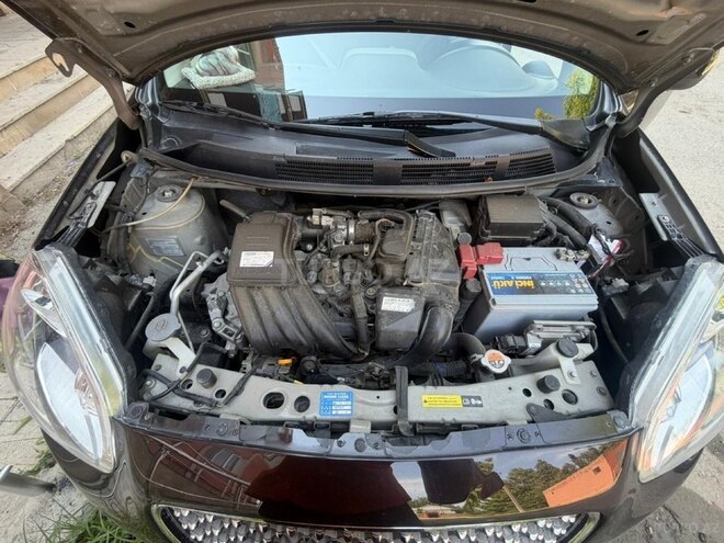 Nissan March-4