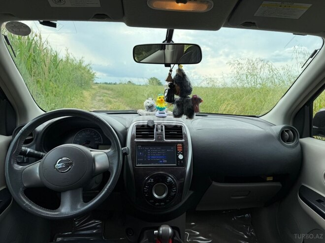 Nissan March-5