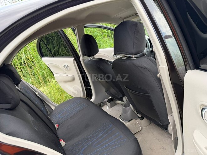 Nissan March-9