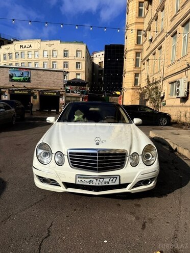 Mercedes E 280-1