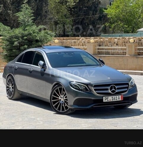 Mercedes E 220 d-1