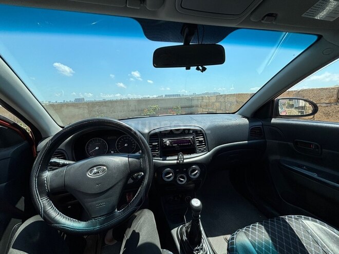 Hyundai Accent-11