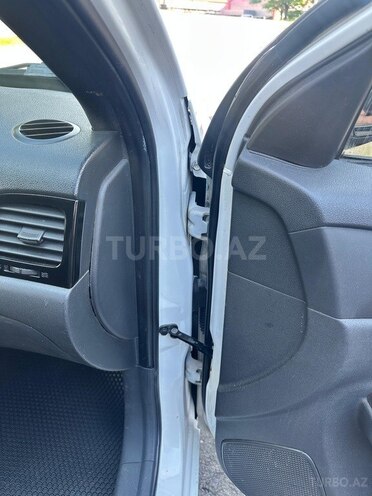 Hyundai Accent-7