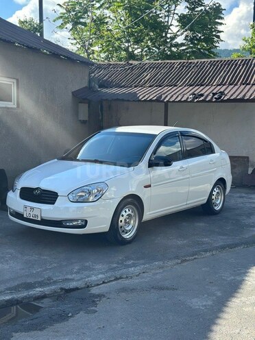 Hyundai Accent-2