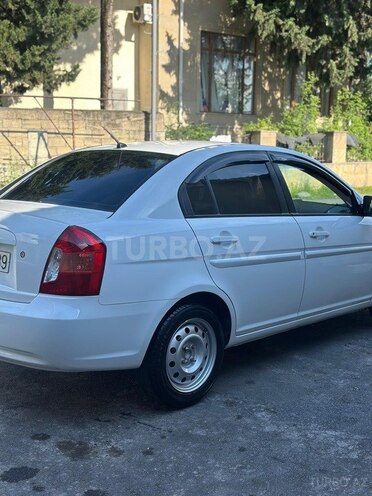 Hyundai Accent-4