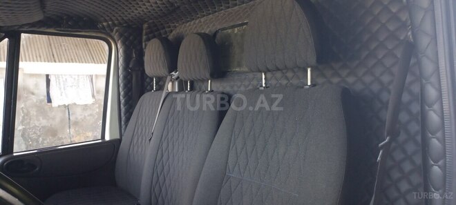 Ford Transit-10