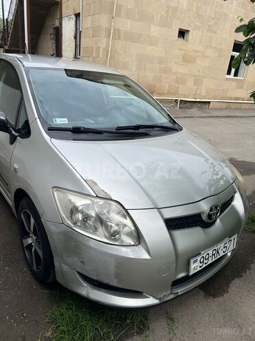 Toyota Auris-1
