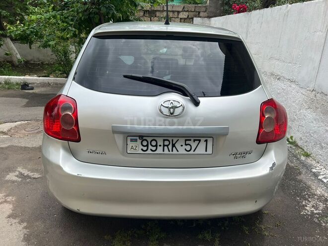 Toyota Auris-2
