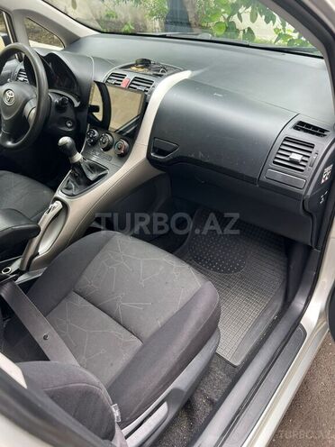 Toyota Auris-11