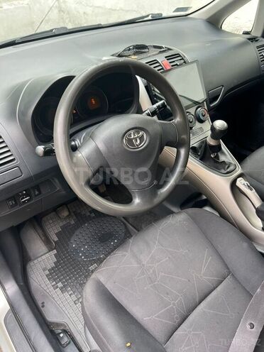 Toyota Auris-4