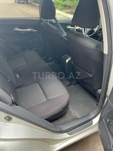 Toyota Auris-13