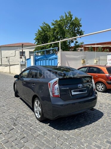 Toyota Prius-4
