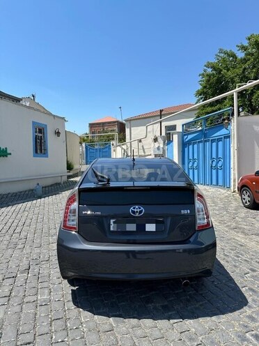 Toyota Prius-5