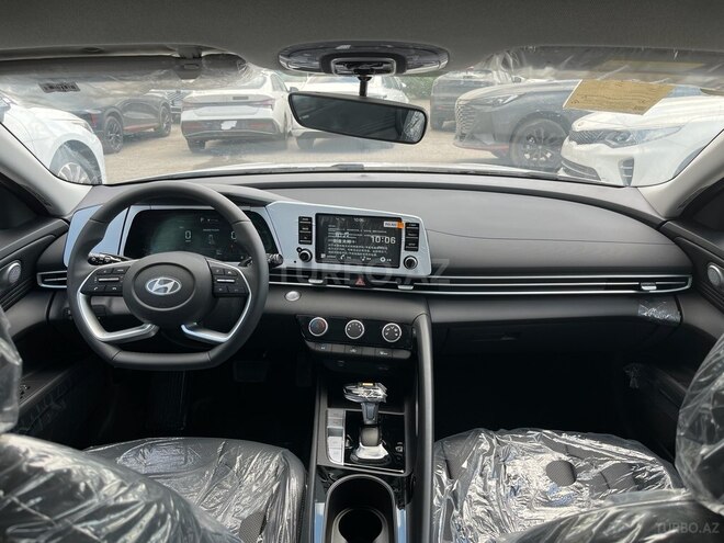 Hyundai Elantra-16