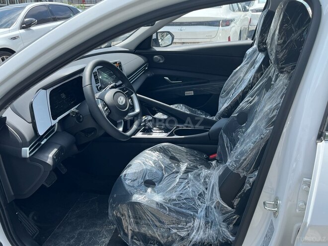 Hyundai Elantra-18