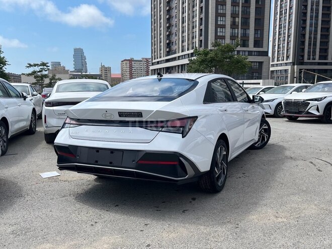 Hyundai Elantra-2