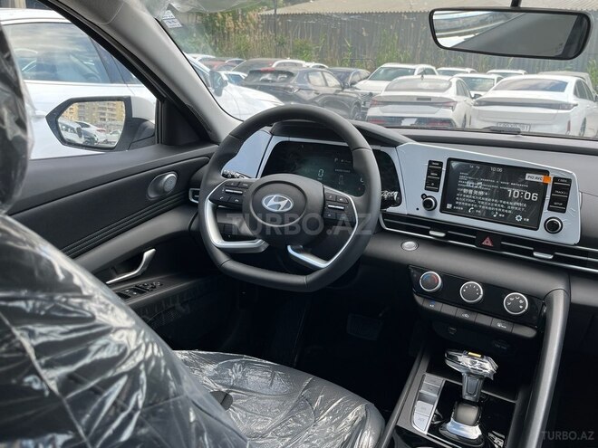 Hyundai Elantra-15