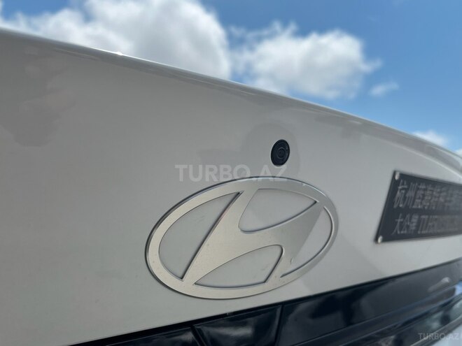 Hyundai Elantra-21