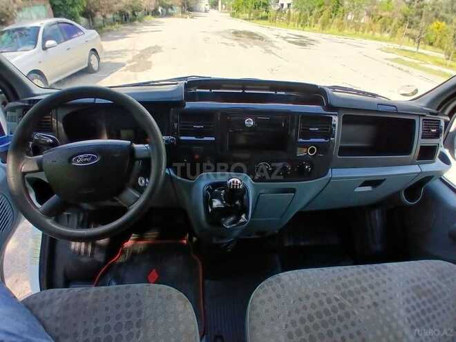 Ford Transit-6