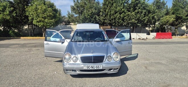 Mercedes E 240-1