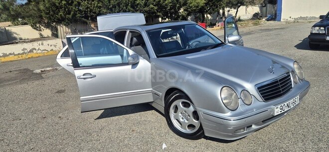 Mercedes E 240-4
