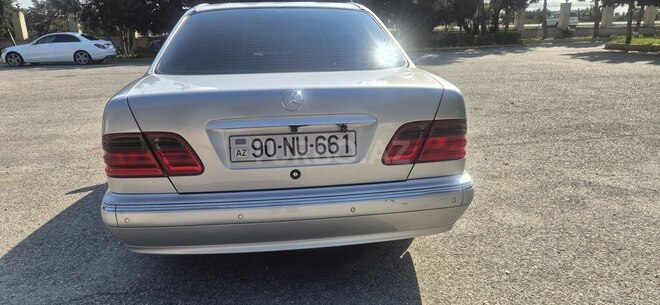 Mercedes E 240-2