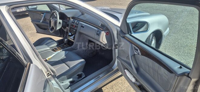 Mercedes E 240-6