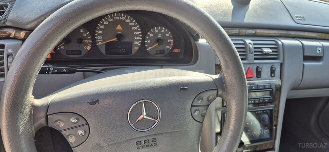 Mercedes E 240-9