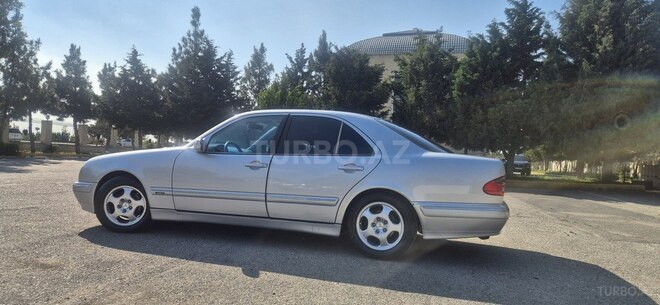 Mercedes E 240-12