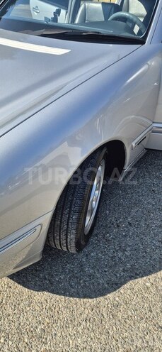 Mercedes E 240-10
