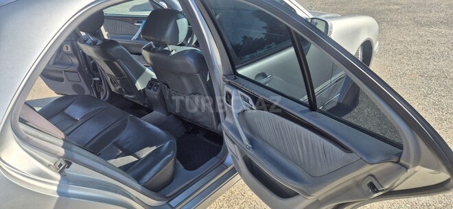 Mercedes E 240-13
